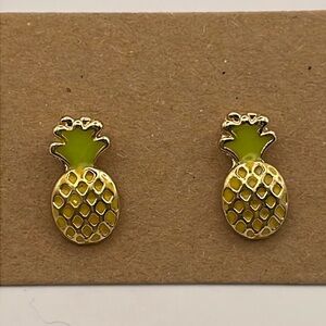 Dainty Pineapple Stud Earrings (DS3)